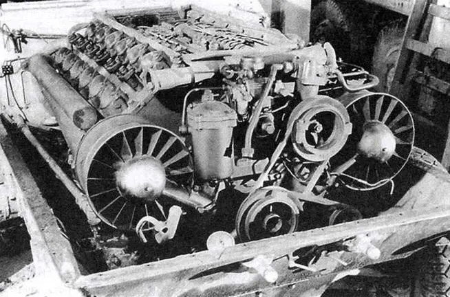 Двигатель Tatra 103 Передний пост управления Обращает на себя внимание - фото 51