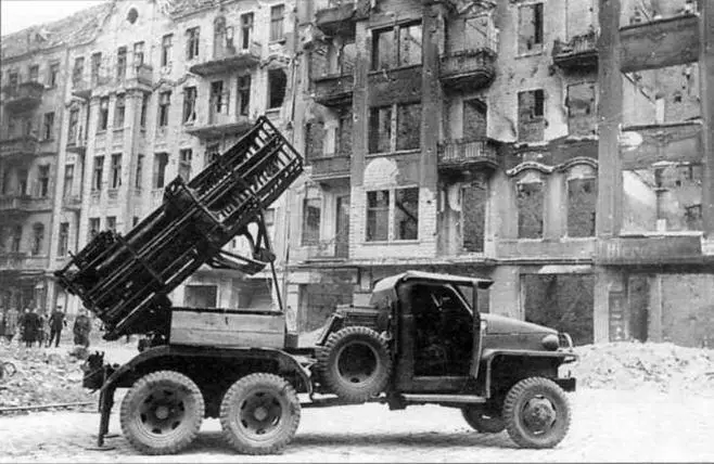 Установка БМ3112 на шасси Студебекер US6 на огневой позиции Берлин апрель - фото 105