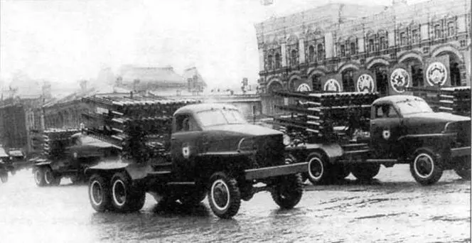 Установки БМ872 проходят по Красной площади Парад Победы 24 июня 1945 года - фото 106