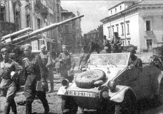 Трофейный легковой автомобиль Фольксваген Kfz82 одной из частей Красной - фото 135
