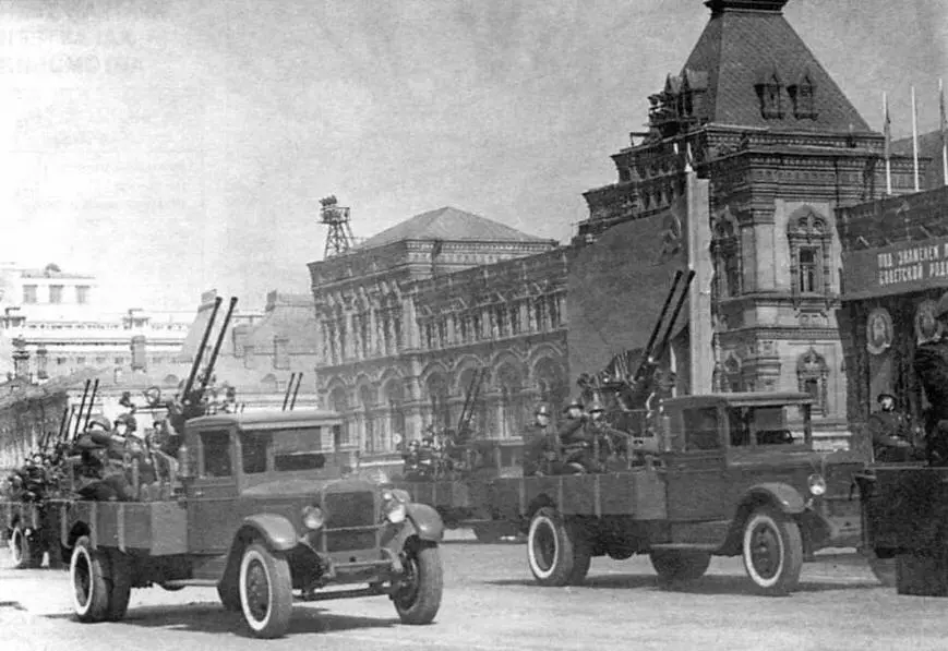 Спаренные установки 25мм автоматических зенитных пушек на шасси автомобиля - фото 55