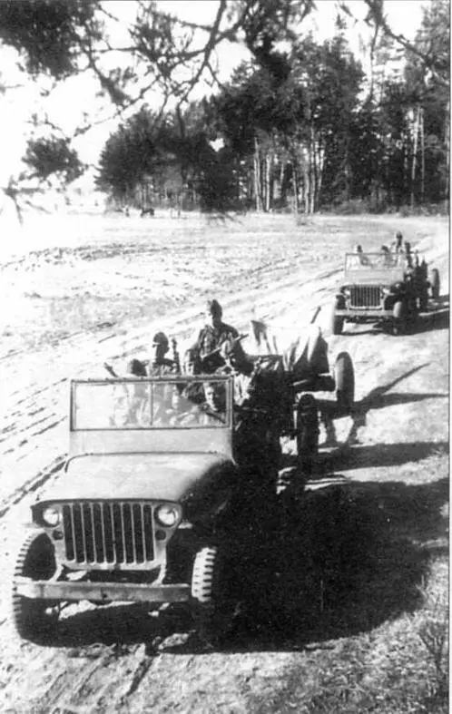 Автомобили Виллис буксирующие 45мм противотанковые пушки с передками 1й - фото 78