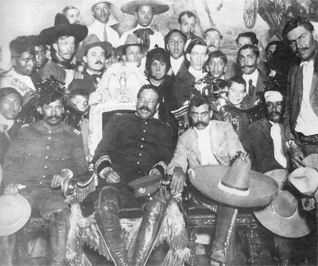 Вилья и Сапата в президентском дворце в Мехико декабрь 1914 г Северная - фото 20