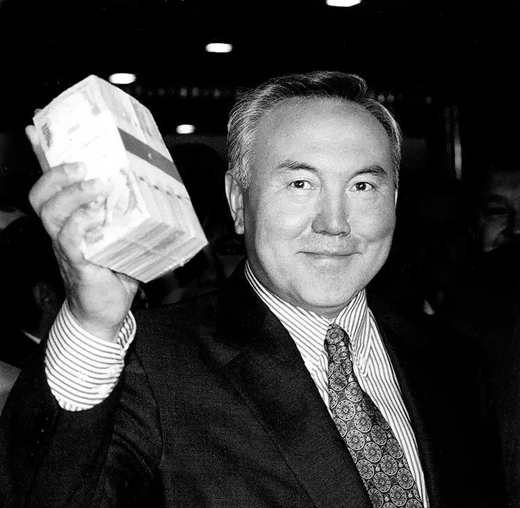 Отныне у Казахстана своя национальная валюта 1993 г В начале ноября 1993 года - фото 52