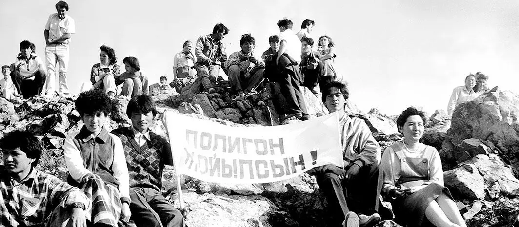 Митинг за закрытие полигона После распада СССР ядерными остались те же - фото 53