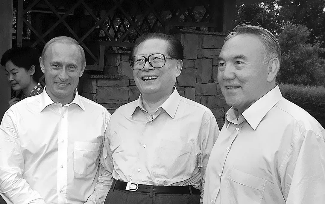 Встреча Н А Назарбаева Цзян Цзэминя и В В Путина В конце концов - фото 80