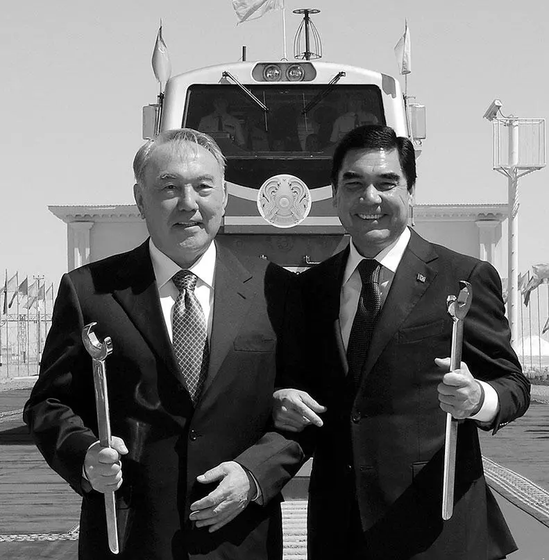 Президенты Казахстана и Туркменистана на открытии железнодорожного перехода - фото 90