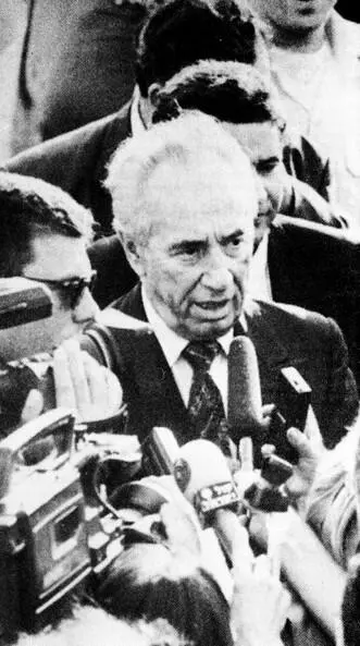Перес стал одним из самых перспективных лидеров задолго до 1977 года когда он - фото 9