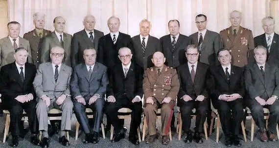 К17 Члены Коллегии КГБ СССР 1982 г Стоят слева направо 45 Ф Д Бобков - фото 66
