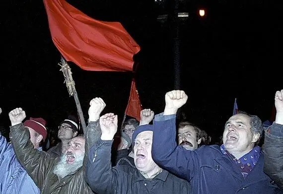 Сторонники Верховного Совета РФ на митинге у Дома Советов РФ Фото Владимир - фото 81