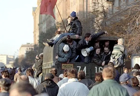 Путь к Останкино У входа в Останкино Витязь начал стрелять по людям у ТЦ - фото 82