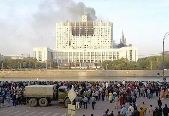 Зрители Милиционеры из охраны Верховного Совета Задержанные защитники - фото 94