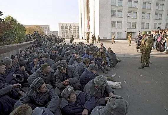 Милиционеры из охраны Верховного Совета Задержанные защитники Верховного - фото 95