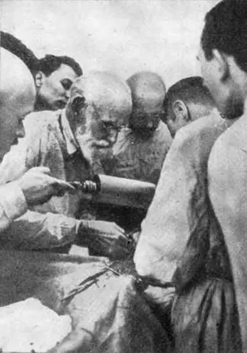 И П Павлов оперирует 1931 г В Павлове как ученом гармонично сочетались - фото 25