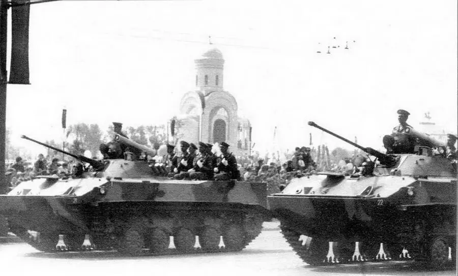 Первый парад в Москве с участием БМД3 состоялся 9 мая 1995 года В начале - фото 126