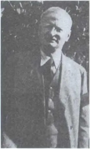 В апреле 1934 г французское правительство объявило о депортации Троцкого - фото 11