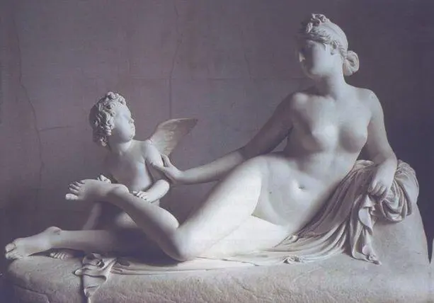 Афродита Венера и Амур У этой девушки женственные неширокие плечи - фото 57