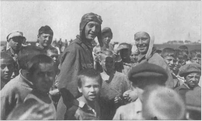 После приземления 1935 год Летом 1931 года мой муж совершил свой первый - фото 52