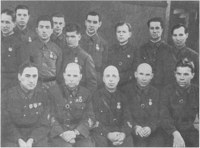 Группа сотрудников 4 управления НКГБКрайний слева в первом ряду начальник - фото 90