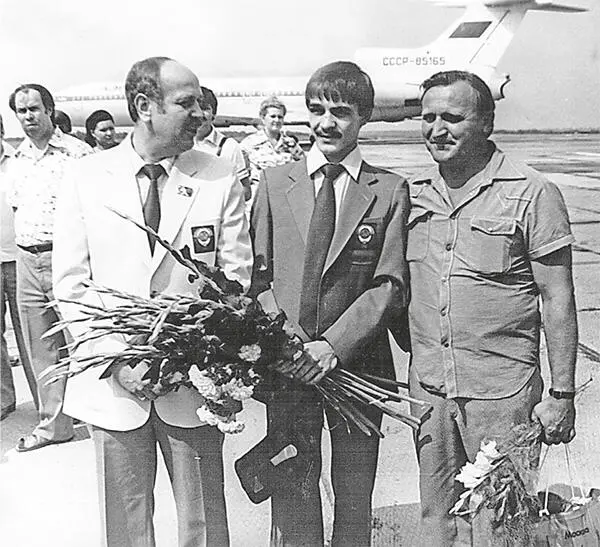 М Завьялов серебряный призёр Олимпиады1980 В Мирошниченко и его тренер А - фото 15
