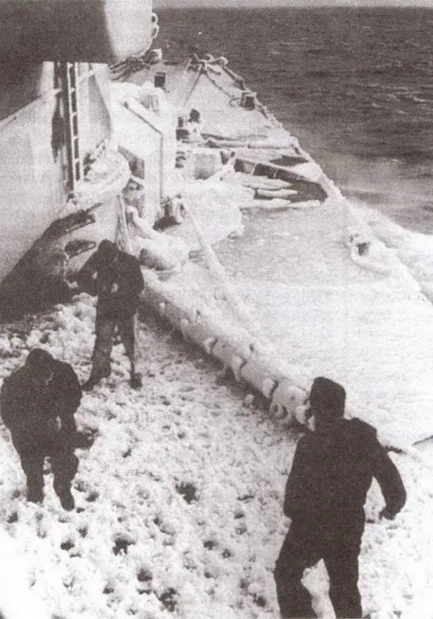 Хиппер в арктических водах 1940 г После возвращения домой крейсер первым - фото 100