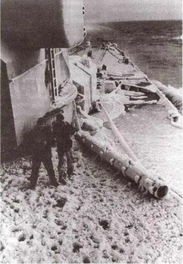 Хиппер в арктических водах 1940 г После возвращения домой крейсер первым - фото 101