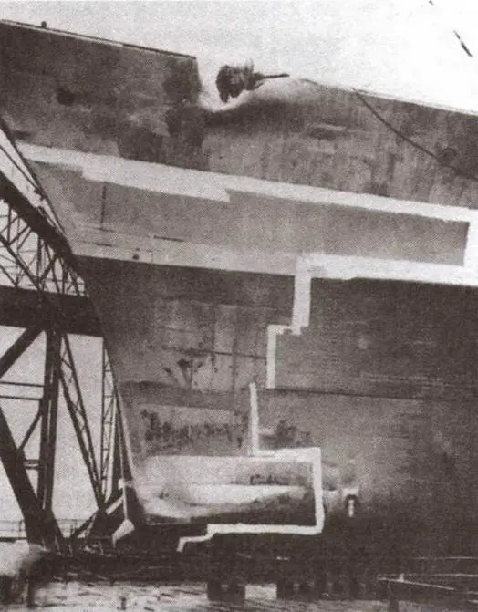Носовая часть корпуса крейсера после ремонта ноябрь 1944 г Действия на - фото 168