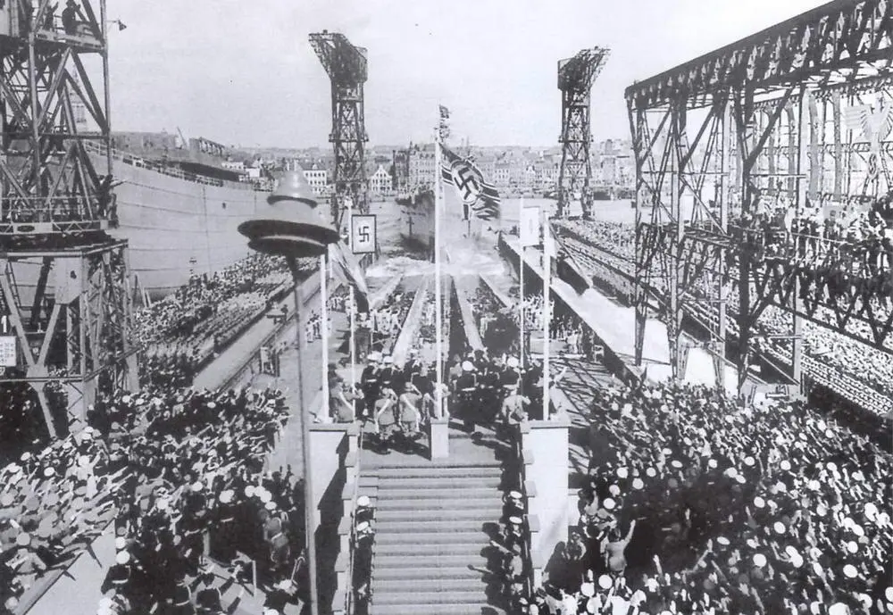 Торжественная церемония спуска на воду крейсера Принц Ойген 22 августа 1938 - фото 60