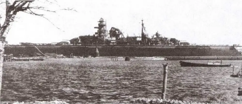 Адмирал Хиппер в 40 000тонном плавдоке в Вильгельмсхафене апрель 1940 г - фото 94