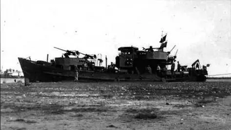 Катера типа KFK в одном из портов Крыма 1944 г Командующий Черноморским - фото 99