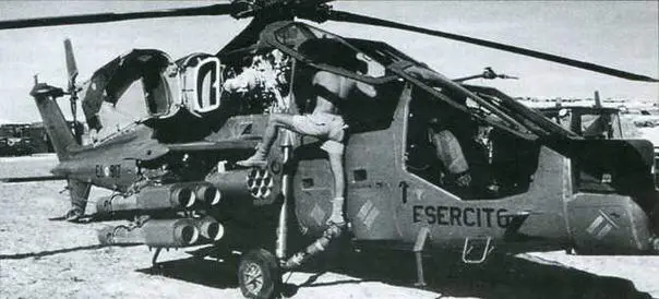 Подготовка к вылету А129 на полевом аэродроме Сомали 1993 г Мангуста - фото 126
