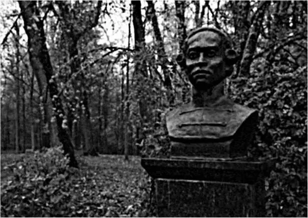 Памятник Абраму Петровичу Ганнибалу в Пушкинских Горах Формально Суворов не был - фото 14