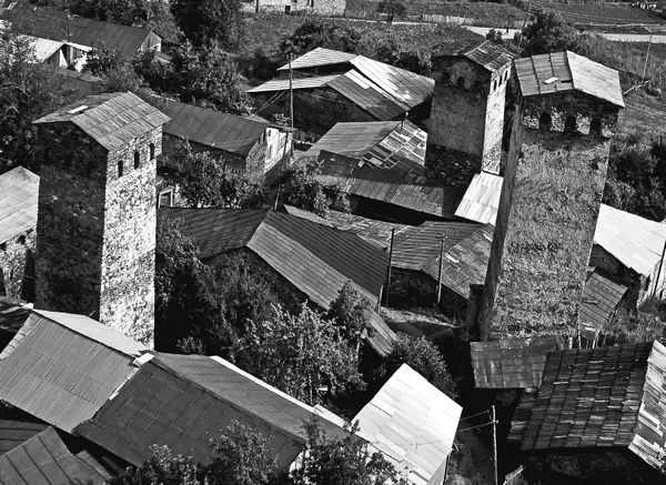 Башни поселка Местия столицы Верхней Сванетии Сосны и шершни были - фото 45