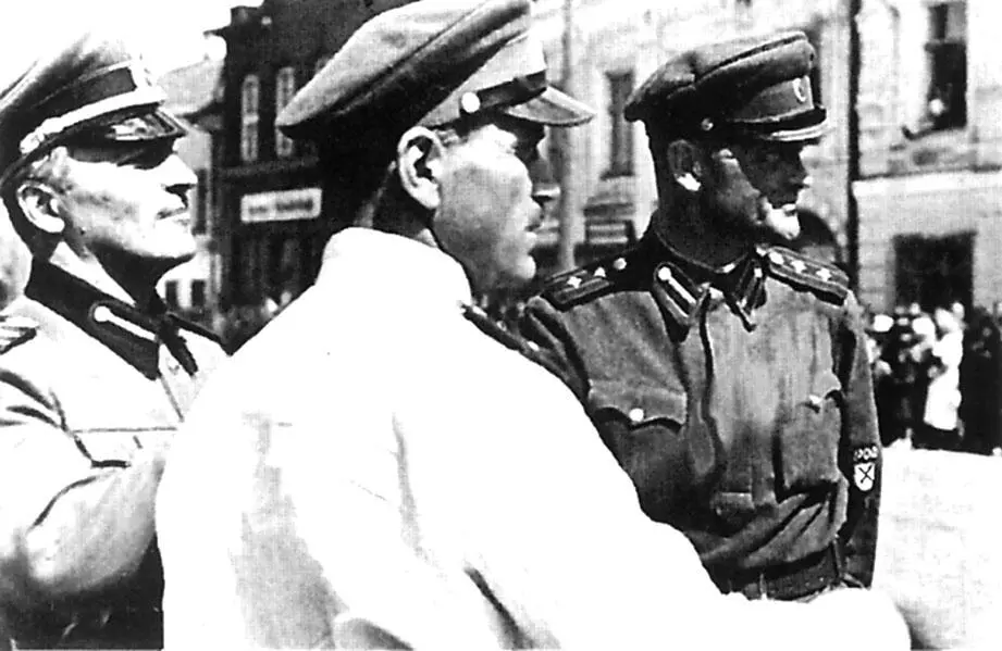 Г Н Жиленков К Г Кромиади и В И Боярский на параде гвардейской бригады - фото 28