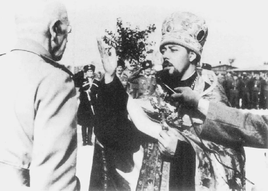 Судебный процесс в августе 1946 года В первом ряду Г М Семенов Картина - фото 29