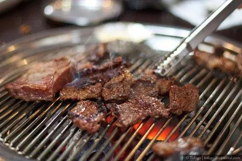 Огненное мясо Также готовят гальби жареные свиные или говяжьи ребра - фото 25