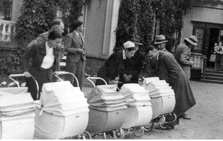Родильный дом Лебенсборн Зинаида Мажарова со старшим сыном Славой встретила - фото 122