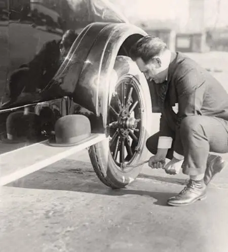 Даже самые дорогие автомобили часто ломались 2я половина 1920х годов - фото 418