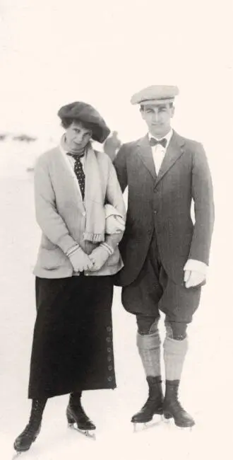 Французская пара в костюмах для катания на коньках 1я половина 1920х годов - фото 485