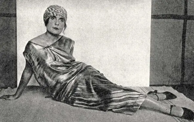 Модница Лиля Брик 19231924 годы Фототипия Архив О А Хорошиловой Лиля - фото 536
