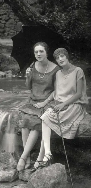Леля и Нина Усачевы на курорте в Кисловодске 1929 год Архив О А - фото 572