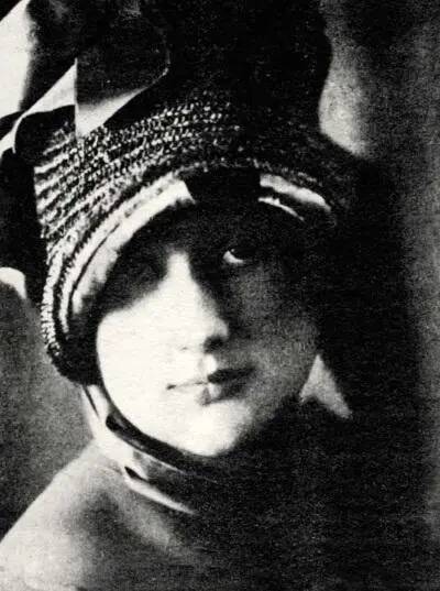 Ольга Сеничева в костюме и шляпе от Ателье мод Начало 1920х годов Архив - фото 575
