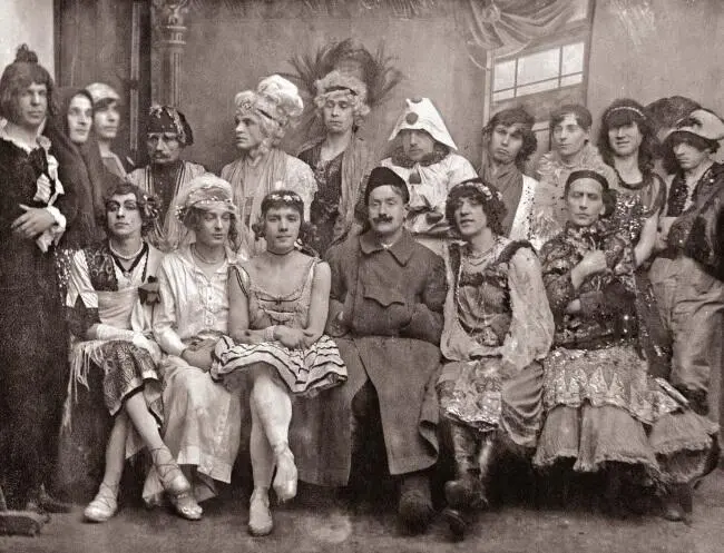 Участники инсценированной мужской свадьбы 15 января 1921 года на частной - фото 618