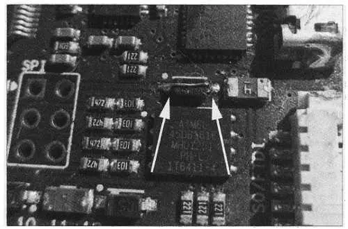 Рис 63 Закорачивание развязывающего диода D1 в цепи питания от порта USB - фото 76