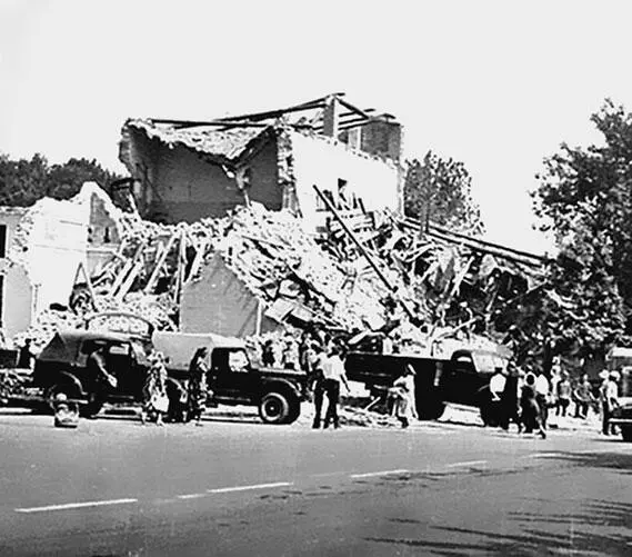 Разрушенное силой стихии здание Ташкент 1966 г В результате землетрясения - фото 60
