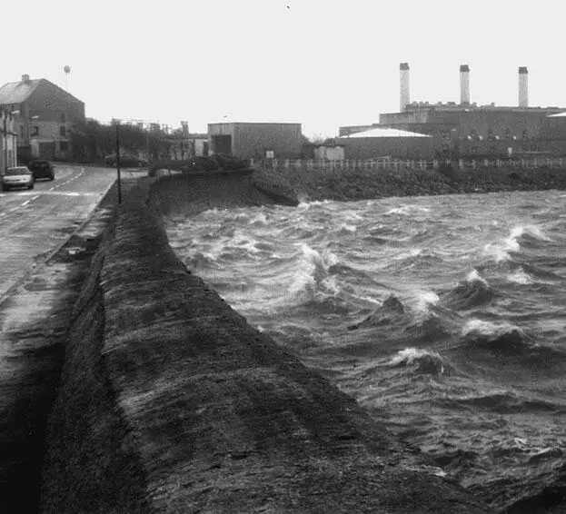 Шотландский городок во время штормов 2005 г Агентства по охране окружающей - фото 99