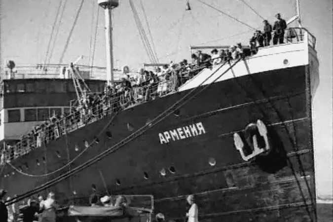 Армения с пассажирами на борту до налета германской авиации Попытка путем - фото 145