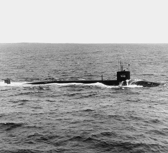 Трешер уходит под воду Кадр 1961 г В течение полутора часов Скайларк - фото 156