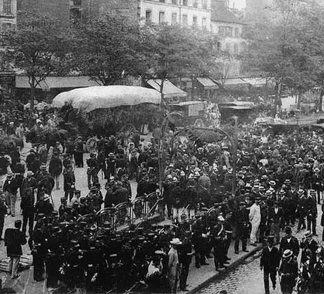Сразу после катастрофы в парижской подземке в 1903 г Машинист двигавшегося - фото 178