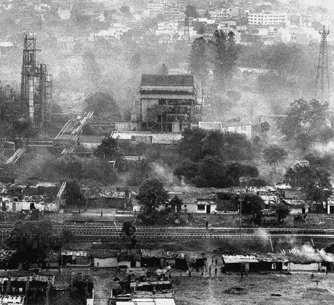 Бхопал после аварии на химическом комбинате в 1984 г Следует отметить что - фото 292